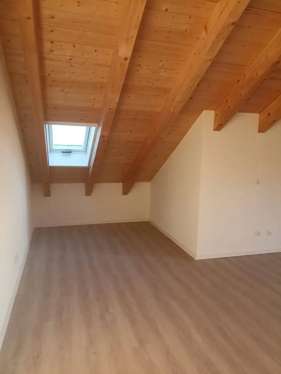 Dokončený světlý interiér z galerie Fasapoly